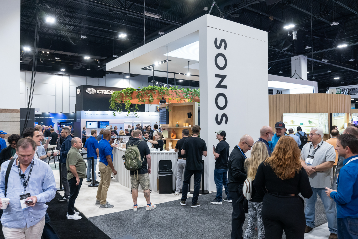 Attendees visiting the Sonos booth at CEDIA Expo/CIX